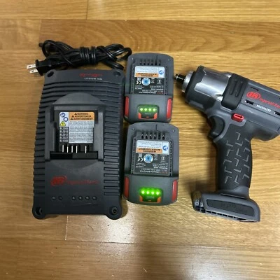 NUEVO Ingersoll Rand W5133 3/8" IQV20 Llave de Impacto Sin Escobillas Dos Cargador de Batería Foto 1 de 2