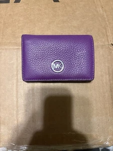 Porta llaves/cartera Michael Kors púrpura vibrante. Increíble estado - Imagen 1 de 10