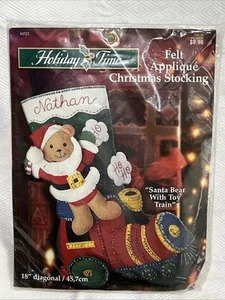 Bucilla Holiday Time SANTA OSO CON TREN DE JUGUETE 18" Kit de Medias Apliques de Fieltro - Imagen 1 de 3