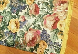Runner da tavolo, fiori, rosso, giallo su bianco con la fodera e finiture gialle. - Foto 1 di 7