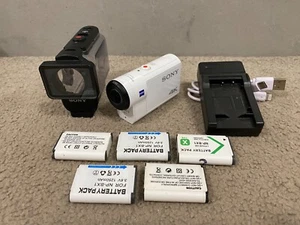 Sony FDR-X3000 Digital 4K Video Camera Recorder w/ 5 x Batteries + Charger - Picture 1 of 10
