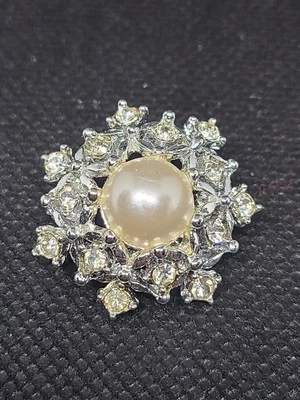 Vintage Signed Sarah Coventry Snowflake With Center Faux Pearl Rhinestone Brooch - Image 1 of 4