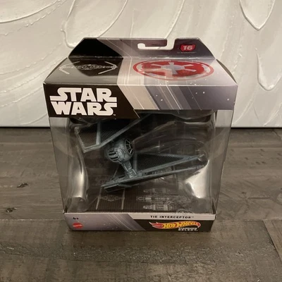 Hot Wheels Star Wars Tie Interceptor Starship - HMH95 Foto 1 de 4