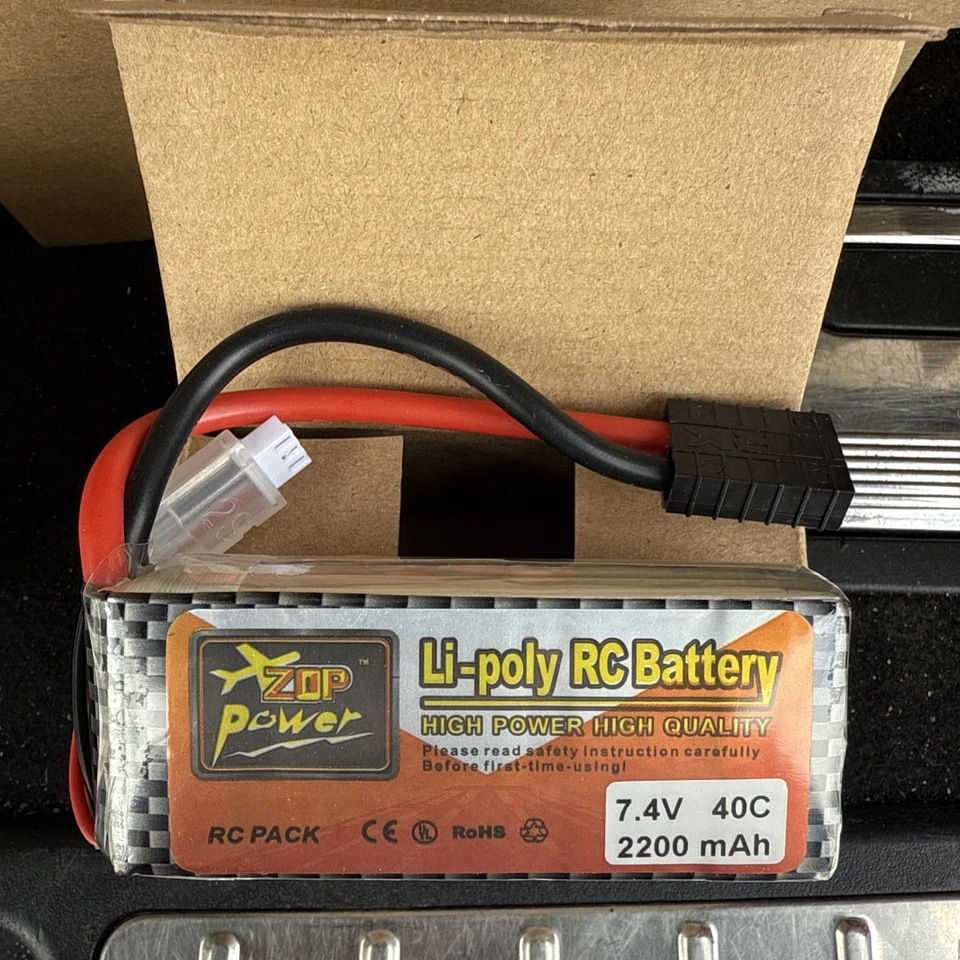 Batería LiPo 7.4V 2200mAh 2S ZOP Power 40c TraxxasPlug para helicóptero sobre orugas RC Foto 1 de 1