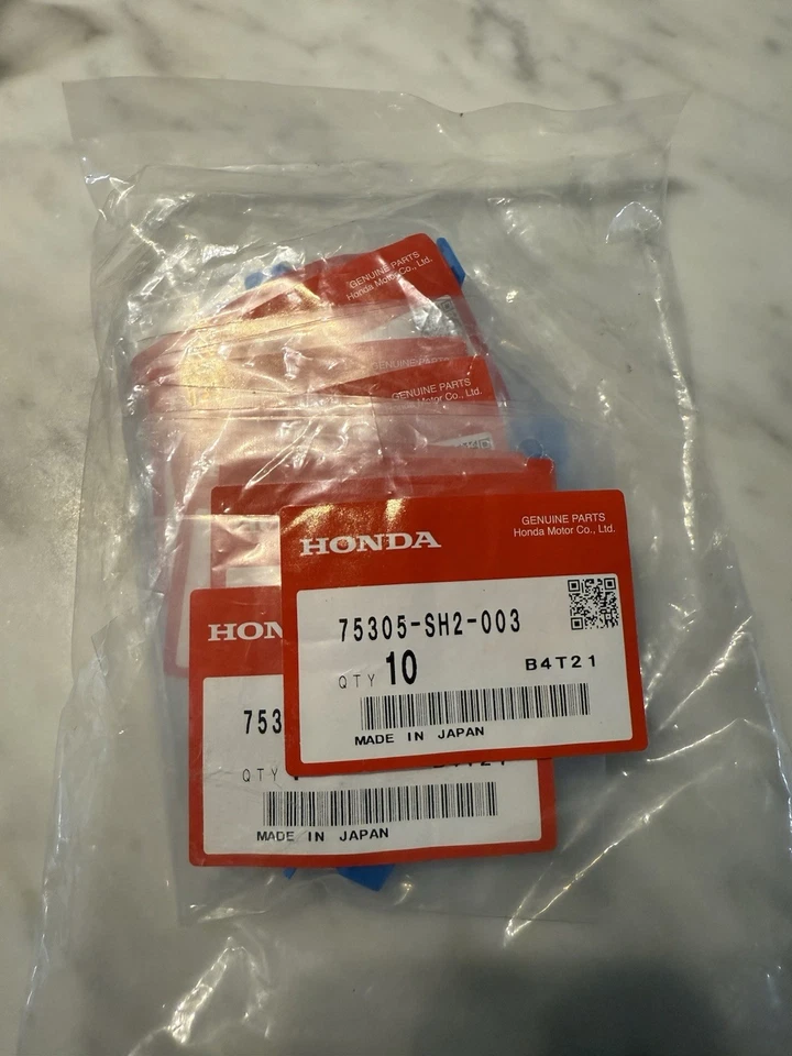 Protector de moldura lateral con clip genuino OEM Honda 75305-SH2-003 Foto 1 de 1