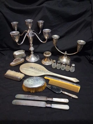 Lote de chatarra de plata esterlina ponderada 1700+g candelabro cepillo tocador espejo S&P Foto 1 de 4