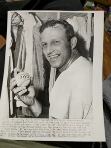 Stan Musial Hits 400th Homer Vintage 1959 AP Wirephoto St. Louis Cardinals - Picture 1 of 4