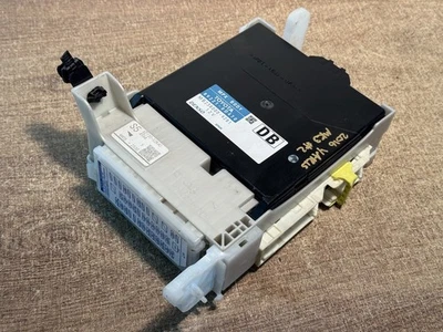 Toyota Yaris MK3 2016 1,3 gasolina módulo de control BCM 892210D470 envío gratuito *2 - Imagen 1 de 4