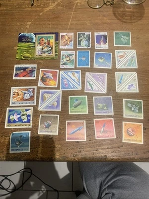 Lot Timbre Espace Émirats Arabe Vietnam - Photo 1/4