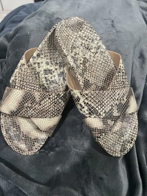 SEYCHELLES LIGHTHEARTED Slide Sandals Flats Shoes Snake Print Sz 8 - Image 1 of 4