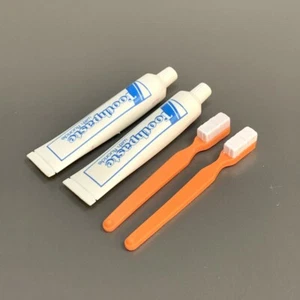 SET 4 Zahnbürste & Zahnpasta Zubehör für American Girl 18 Zoll Puppe Spielzeug im Ruhestand - Bild 1 von 4