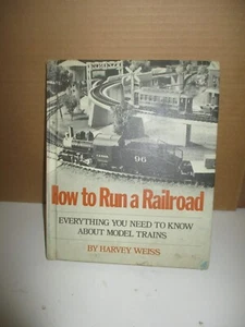 How To Run A Railroad   by Harvey Weiss  (1977, Hardcover, Illustrated - Imagen 1 de 10
