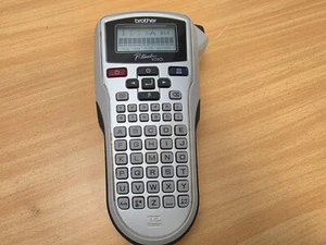 Beschriftungsgerät Brother P-touch 1010 incl. neuer Batterien - Bild 1 von 8