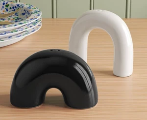 Salt and Pepper shakers black and white arches NEW in Box - Picture 1 of 7