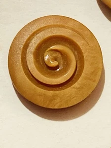 VTG Light Brown Carved Swirl Center Plastic Shank Buttons 3/4" 3 NEW on Card - Picture 1 of 4