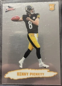 Tarjeta de novato plateada Kenny Pickett 2022 Zenith 1992 radiocontrol #pac-17 Steelers - Imagen 1 de 2