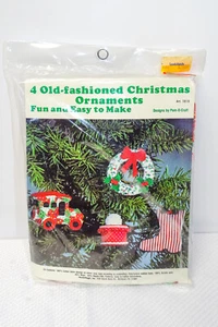 DE COLECCIÓN NOS 4 Adornos Navideños Antiguos Kit Aguja Pom-O-Craft - Imagen 1 de 3