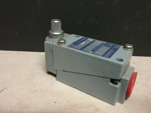 Square D Limit Switch B54B2 Ser. B 120-480V P110 - Picture 1 of 3