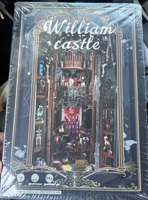 Kit Book Nook Casa de Muñecas 'William Castle' Estantería Decoración con Luces LED Selladas Foto 1 de 4