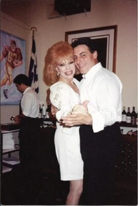 FOUND FAMILY PHOTO Vintage ORIGINAL Vernacular   LIFE Color OWL 51 44 O - Picture 1 of 1