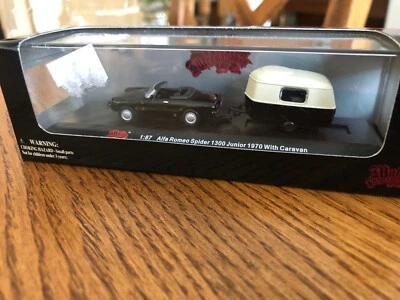 MALIBU INTERNATIONAL ALFA ROMEO SPIDER 1300 JUNIOR 1970 CON CARAVANA 1:87  Foto 1 de 3