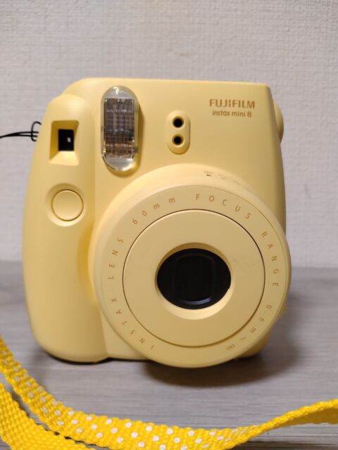 Fujifilm instax fotografías e imágenes de alta resolución - Alamy