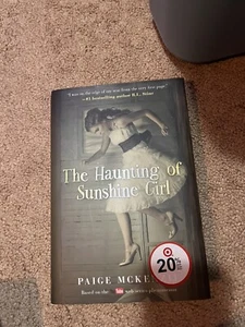 The Haunting of Sunshine Girl-Paige Mckenzie - Imagen 1 de 2