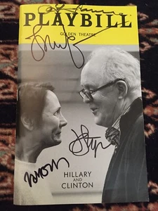 Playbill firmato Laurie Metcalf, John Lithgow e Cast Hillary e Clinton - Foto 1 di 8