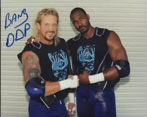 FOTO DDP CON KARL MALONE WWE AUTOGRAFIADA FIRMADA 8X10 CON CERTIFICADO DE AUTENTICIDAD - Imagen 1 de 1