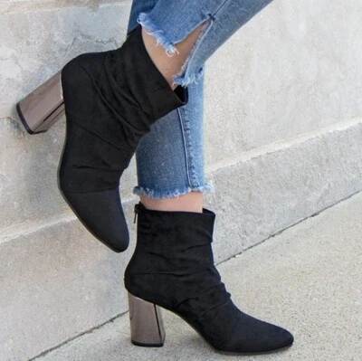 Botas botines Christian Siriano Xanadu de gamuza sintética al tobillo negras para mujer   Foto 1 de 4