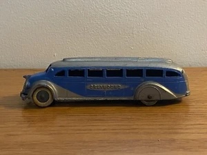 Tootsietoy Greyhound Bus Tin Base Diecast Toy LA-23 - Picture 1 of 6