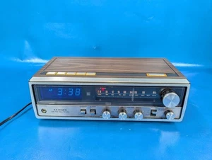 Vintage Lloyd's AM FM Stereo Tischradiowecker J257B Holzmaserung Kunststoff - getestet - Bild 1 von 10