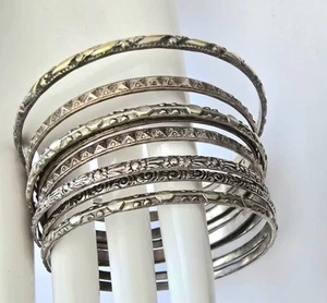 Vintage Posten Sammlung 8 dünne ARMREIF ARMBÄNDER mehrfarbige Metalle/kostenloser Versand USA - Bild 1 von 9