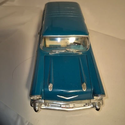 Chevrolet Nomad 1957 vintage resistente a la carretera modelo 1:18 azul fundido a presión  Foto 1 de 4