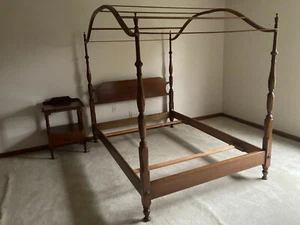 1960's Stickley Cherry Valley Collection Double Canopy Bed & Chest of Drawers - Picture 1 of 5