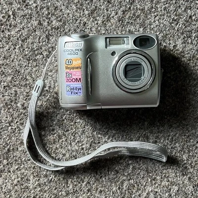 Nikon Coolpix 4600 4.0MP Silver Digital Camera 3x Zoom + SD Card | UNTESTED - Image 1 of 4