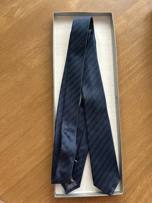 Corbata Armani Collezioni 100 % seda - azul marino - hecha en Italia - nunca usada Foto 1 de 2