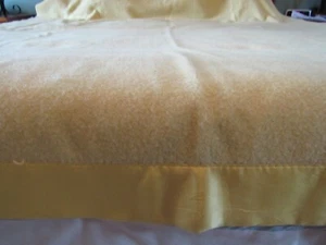 VINTAGE KENWOOD TEXTILE PRODUCTS YELLOW WOOL BLANKET SATIN TRIM 73.5"X88.5" - Picture 1 of 11