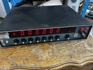 4gg DATA PRECISION 8200 Multifunction Voltage Calibrator - Picture 1 of 7