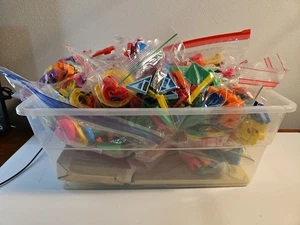 Grande lotto di 6 lettere e numeri alfabeto in plastica magnetica da 1/2 libbra multicolore - Foto 1 di 5