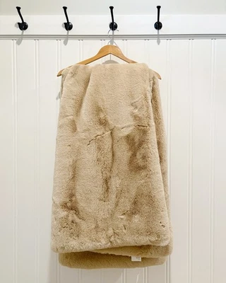 Cobertor de pele sintética Anthropologie The Sophie, 60x70 polegadas, cor: cacau - Imagem 1 de 4