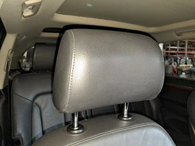Rh Passenger Side Front Headrest 2013 Q7 Audi Sku#4082404 Foto 1 de 4
