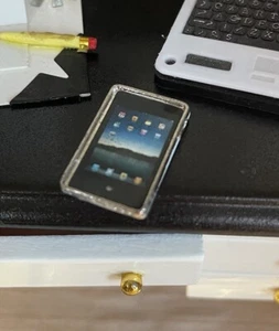 1/12th Puppenhaus Miniatur Smart Pad Metall NEU iPad Tablet Computer - Bild 1 von 5