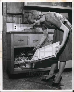 1961 Press Photo A woman working in her kitchen - nea83078 - Picture 1 of 2
