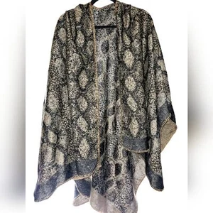 Poncho bufanda Urban Coco nuevo con etiquetas chal boho envolvente frente abierto estampado - Imagen 1 de 7