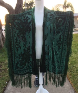 Schöne grüne Strickjacke mit Fransen  - Bild 1 von 4