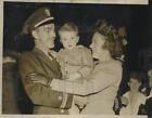 1945 Press Photo Michael Crowley, Wife, And Son Are In Arlington, Ma - Lrx29778