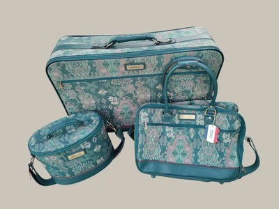 Juego de 3 piezas de equipaje American Tourister tapiz floral vintage. 1 pieza nuevo con etiquetas.  Foto 1 de 4