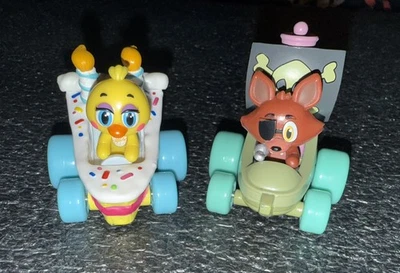 Boneco Funko Five Nights at Freddys Chica Foxy Super Racer 2018 FNAF lote de 2 - Imagem 1 de 4