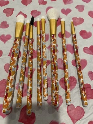 NWOB Izzy & Liv Makeup Brushes Brown Sugar - image 1 of 4